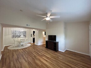 2360 SW Archer Rd in Gainesville, FL - Building Photo - Building Photo