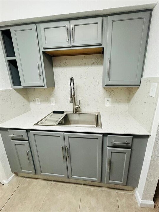 10211 Sugar Branch Dr in Houston, TX - Building Photo