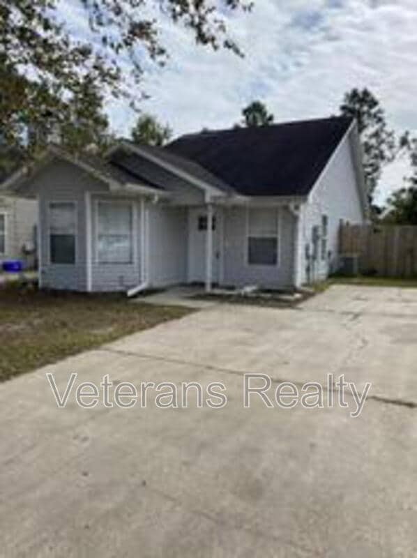 10572 E Bay Tree Dr in Gulfport, MS - Building Photo - Building Photo