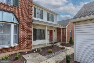 2057 Raleigh Rd in Hummelstown, PA - Foto de edificio - Building Photo