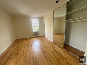 GRAND CENTRAL PARKWAY, Unit 6D in Queens, NY - Building Photo - Building Photo