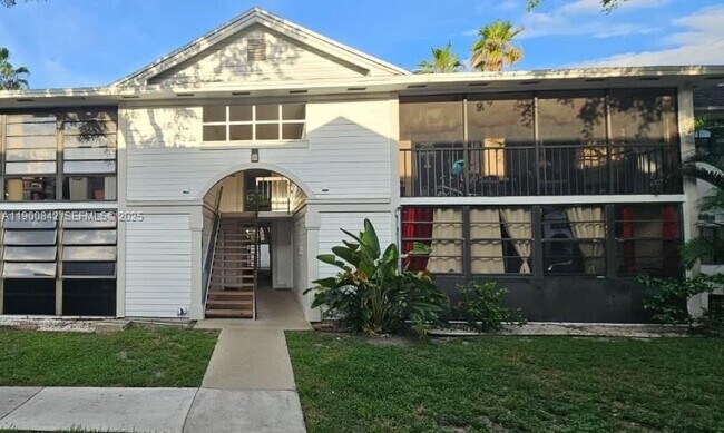 18965 NW 62nd Ave in Hialeah, FL - Building Photo - Building Photo