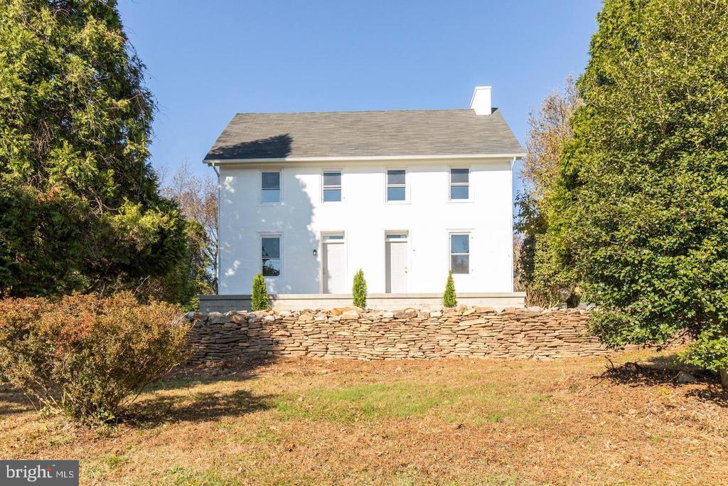 211 Gale Ln in Kennett Square, PA - Building Photo
