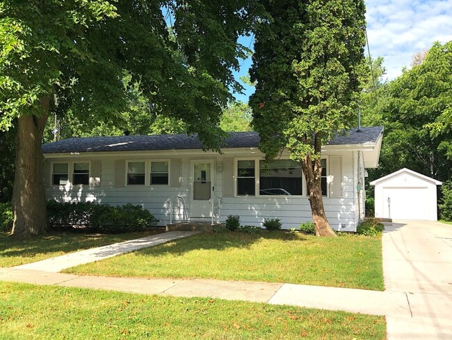 property at 213 N 5th Ave