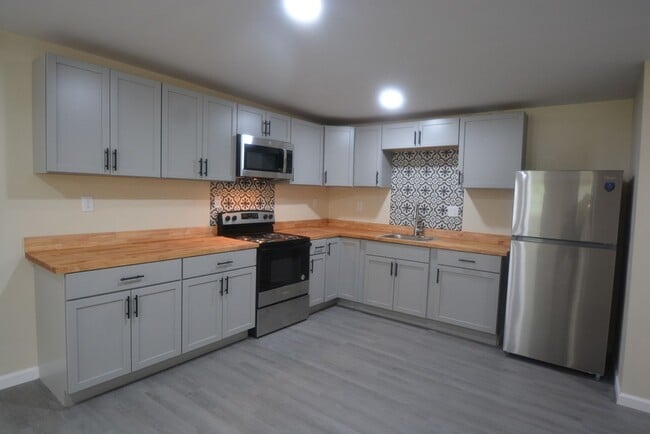 property at 6132 Summit Bridge Rd