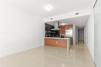 1100 Biscayne Blvd, Unit 3404 in Miami, FL - Building Photo - Building Photo