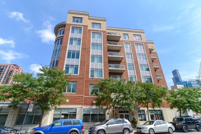 657 W Fulton St in Chicago, IL - Foto de edificio - Building Photo