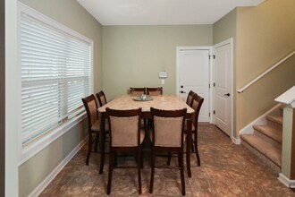 4010 Lake Manor Way in Atlanta, GA - Building Photo - Building Photo