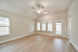 250 Trapper Creek Dr in Conroe, TX - Building Photo - Building Photo