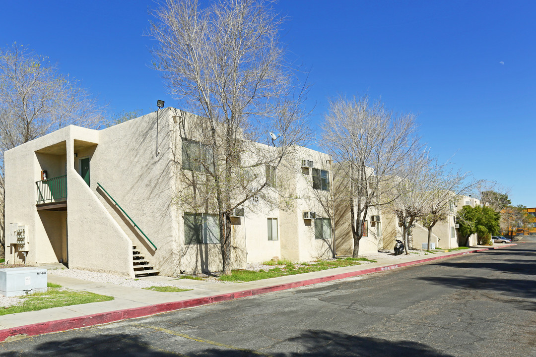 Summer Place Apartments in Las Vegas, NV - Building Photo