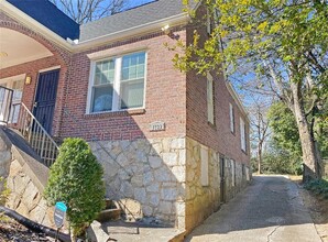 1739 Sylvan Rd SW in Atlanta, GA - Foto de edificio - Building Photo