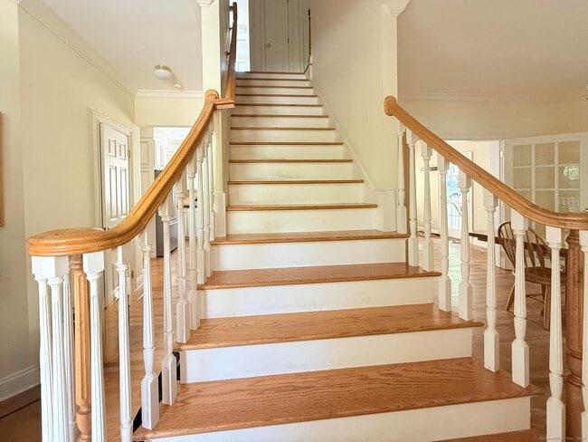 54 Sinawoy Rd in Greenwich, CT - Building Photo - Building Photo