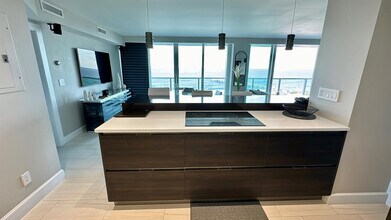 333 NE 21st Ave in Deerfield Beach, FL - Foto de edificio - Building Photo