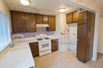 2205 Cedro Ct in Bakersfield, CA - Building Photo - Building Photo