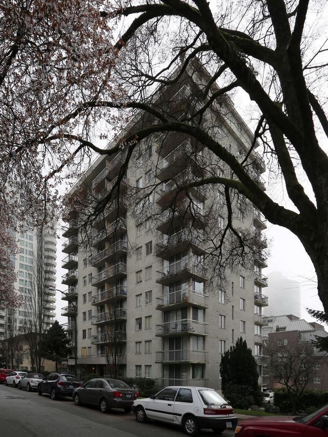 1050 Harwood St in Vancouver, BC - Building Photo - Building Photo