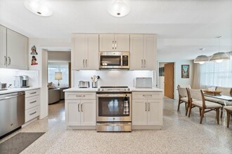 809 15th Ave in New Smyrna Beach, FL - Building Photo - Building Photo