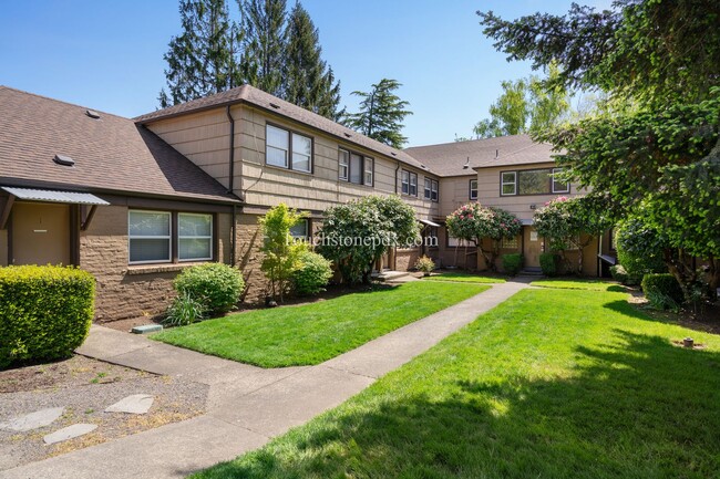 6900 SW Canyon Terrace in Portland, OR - Building Photo - Building Photo