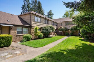 6900 SW Canyon Terrace in Portland, OR - Building Photo - Building Photo