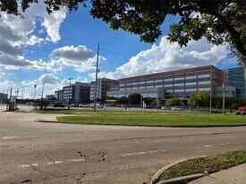 7663 Cambridge St in Houston, TX - Building Photo