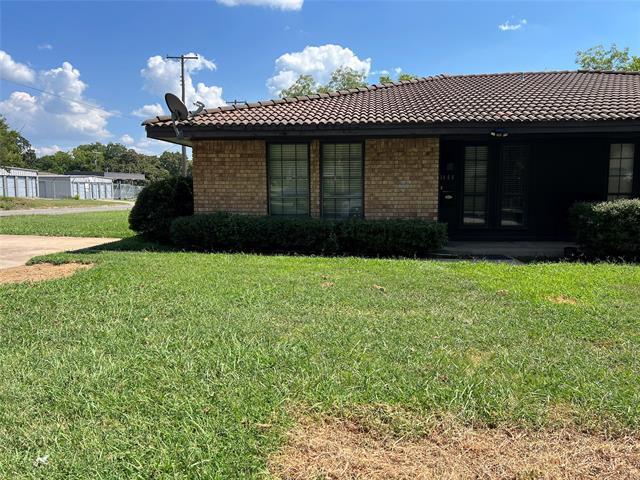 property at 1400 W Laurel St