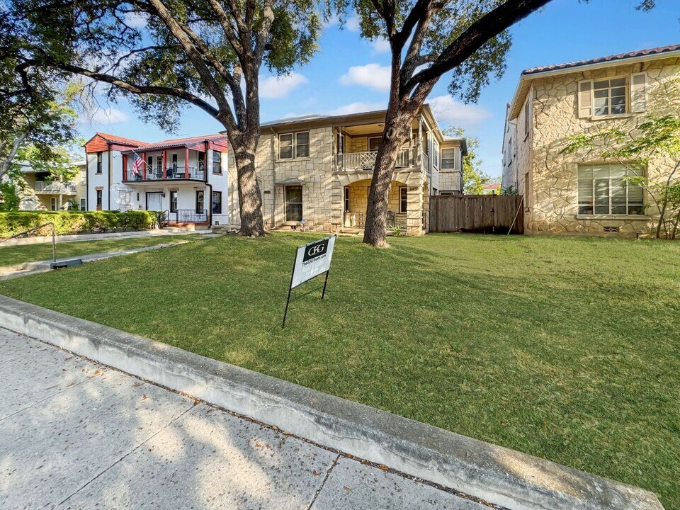607 Donaldson Ave in San Antonio, TX - Building Photo