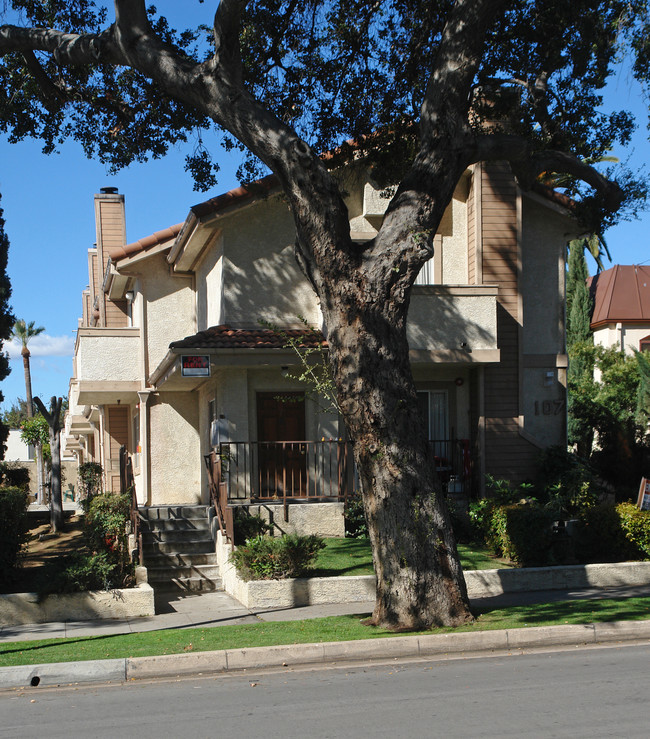 107 Chester Ave in Pasadena, CA - Foto de edificio - Building Photo