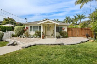 1704 Hygeia Ave in Encinitas, CA - Building Photo