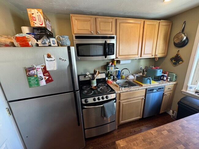 735 Somerville Ave, Unit B1