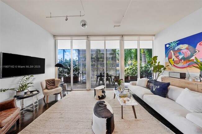 1700 Meridian Ave in Miami Beach, FL - Building Photo - Building Photo