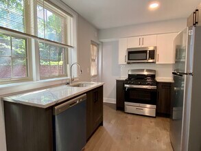 722 Lombard St, Unit APT 1 in Philadelphia, PA - Building Photo - Building Photo