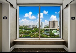 19101 NE 36th Ct, Unit 16 in Aventura, FL - Building Photo - Building Photo