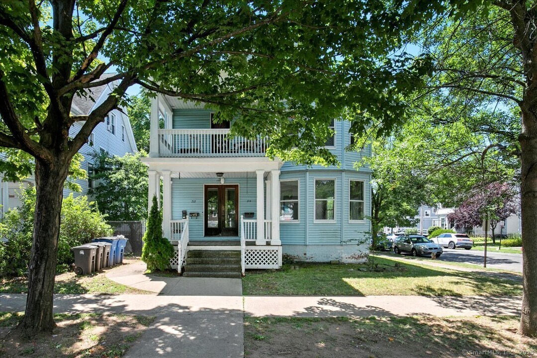 212 Maple St in New Haven, CT - Building Photo