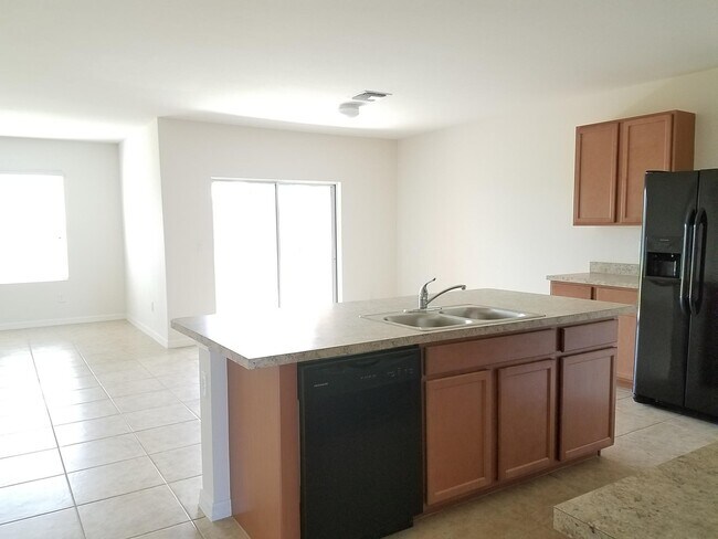 3411 SW 7th Pl in Cape Coral, FL - Building Photo - Building Photo