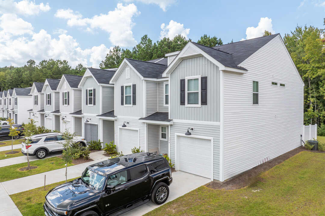 Creekside in Guyton, GA - Building Photo