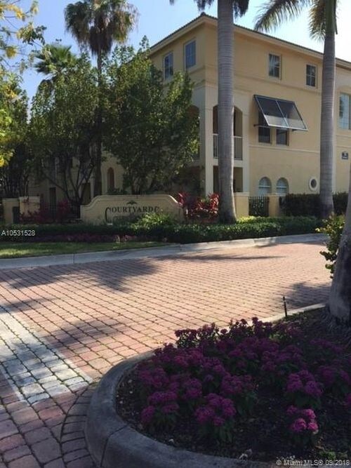 110 Jacaranda Country Club Dr-Unit -2B in Plantation, FL - Building Photo - Building Photo
