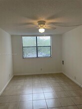2401 Riverside Dr in Coral Springs, FL - Building Photo - Building Photo