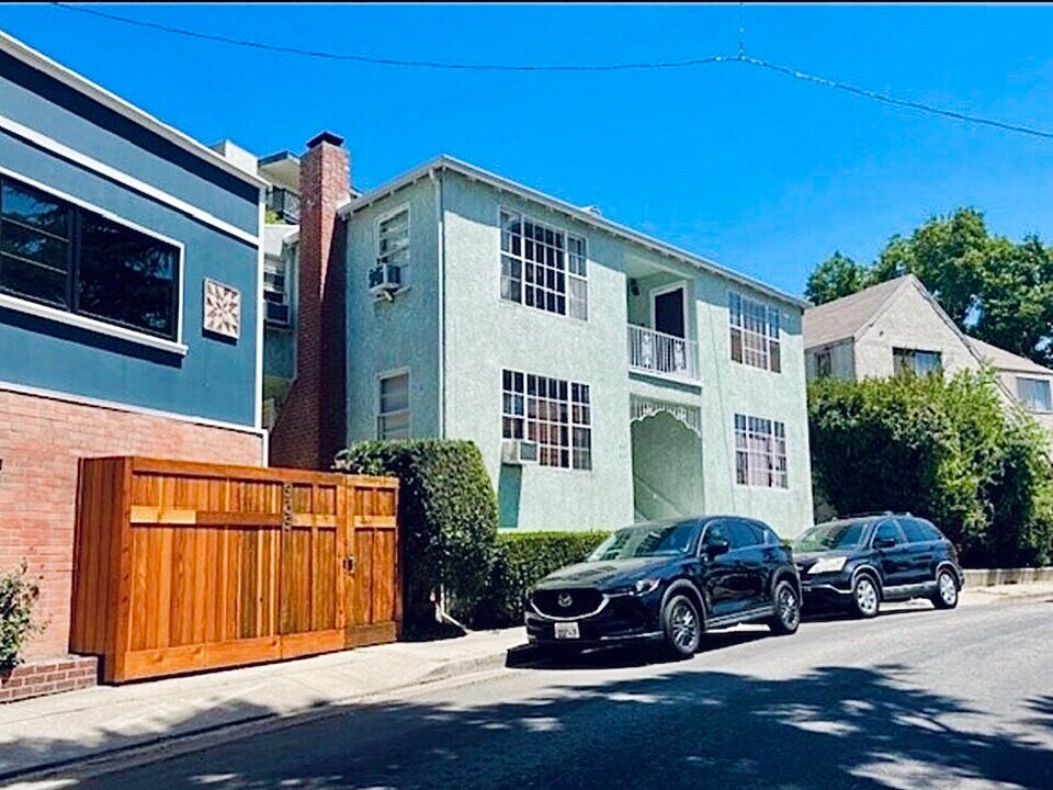 941 Robinson St, Unit 941 half in Los Angeles, CA - Foto de edificio