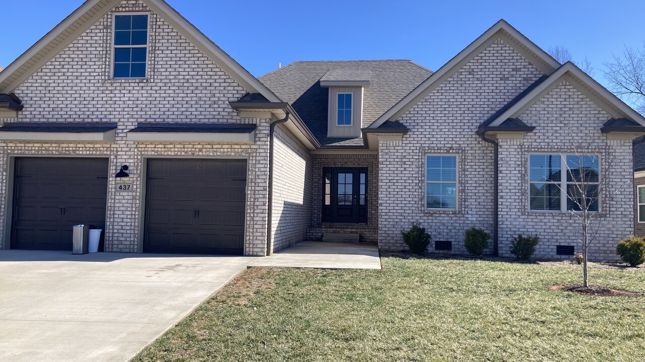 437 Adalynn Cir in Bowling Green, KY - Building Photo