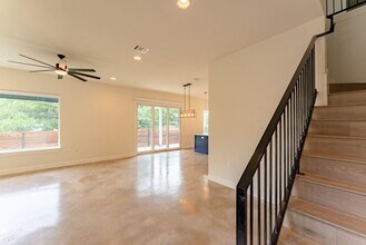 1101 Summit St in Austin, TX - Building Photo - Building Photo