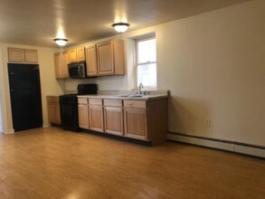 164 Partition St in Saugerties, NY - Building Photo - Building Photo