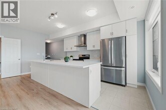 104 Lomond Ln in Kitchener, ON - Building Photo - Building Photo