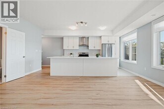 104 Lomond Ln in Kitchener, ON - Building Photo - Building Photo