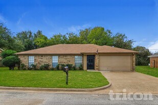4208 Middlebrook Dr in Arlington, TX - Building Photo
