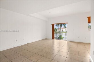 10805 NW 89th Terrace in Doral, FL - Building Photo - Building Photo