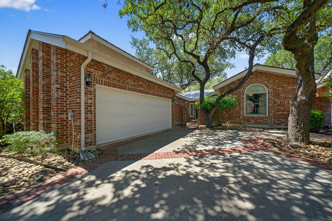 1 Villa Bonita in San Antonio, TX - Building Photo