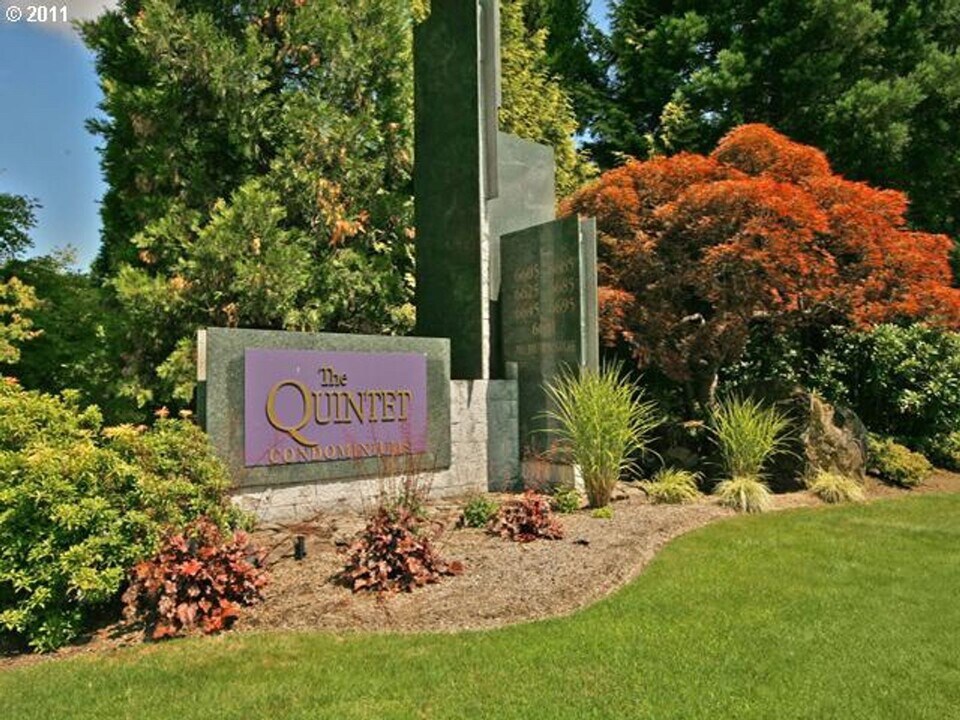 6645 W Burnside Rd in Portland, OR - Building Photo
