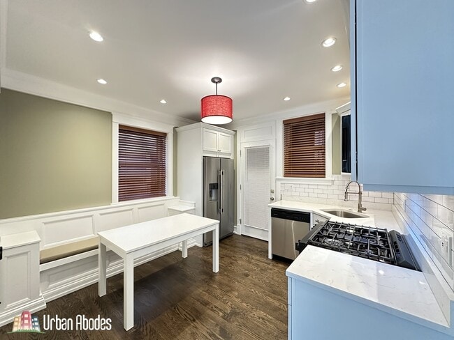 1406 W Cornelia Ave, Unit J07W in Chicago, IL - Building Photo - Building Photo