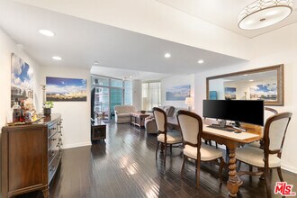 13650 Marina Pointe Dr in Marina Del Rey, CA - Building Photo - Building Photo