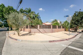 18605 Valerio St in Reseda, CA - Building Photo - Building Photo