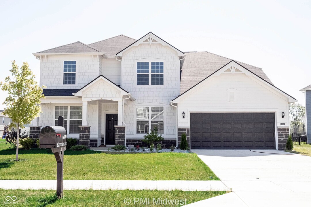 6809 Blackwater Ln in Brownsburg, IN - Foto de edificio